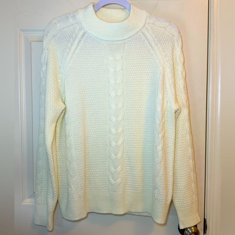 New York & Company Ladies Size Large Cable Knit Sweater in Ivory